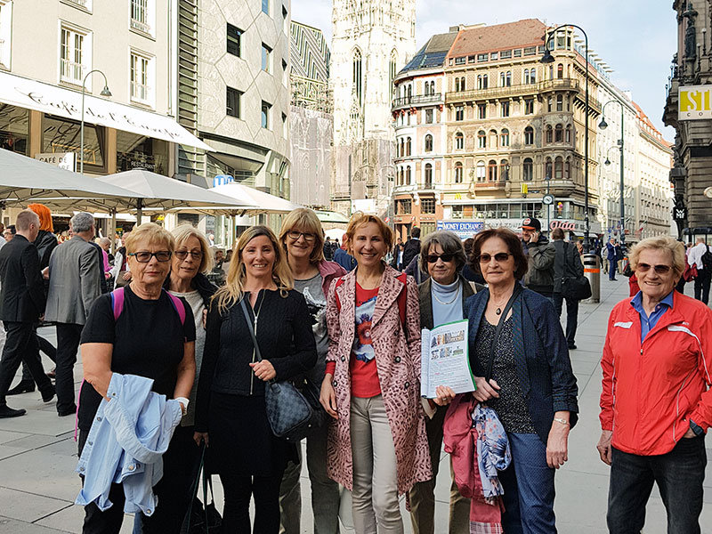 The group excited about the tour on Graben